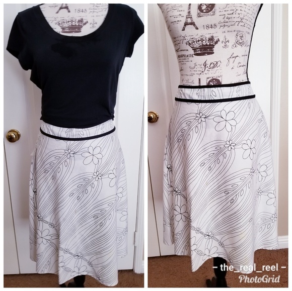 FINAL DISCOUNT-Charlotte Russe Skirt - Picture 1 of 5